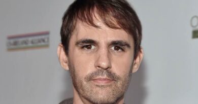 Meghalt Roberto Orci